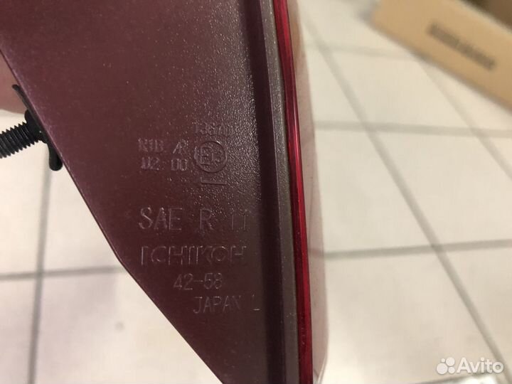 Фонарь задний левый внутренний Toyota Rav4