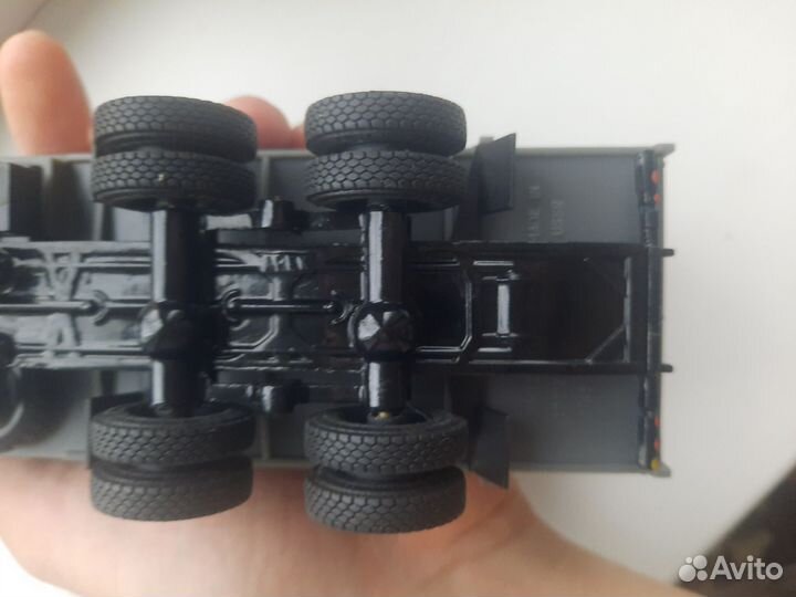 Модель коллекционной машинки 1 43