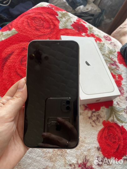 Телефон iPhone 11