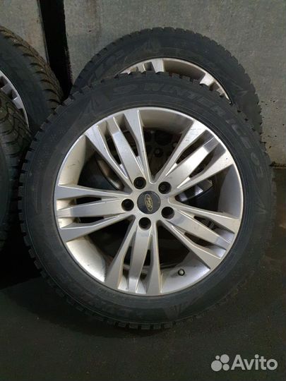 Dunlop SP Winter Ice 03 215/55 R17 98T