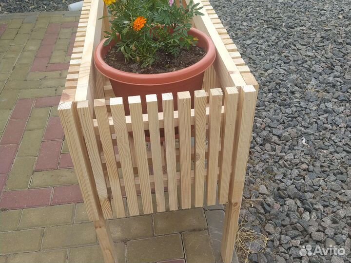 Садовая подставка под цветы