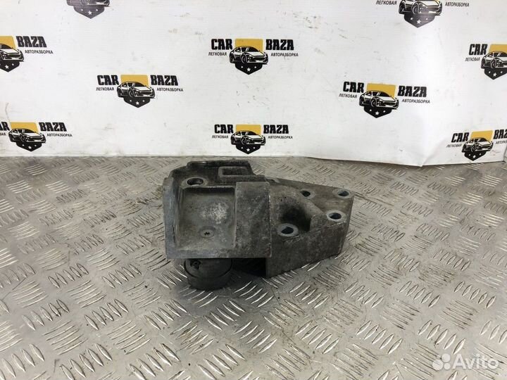 Кронштейн опоры двигателя правый R