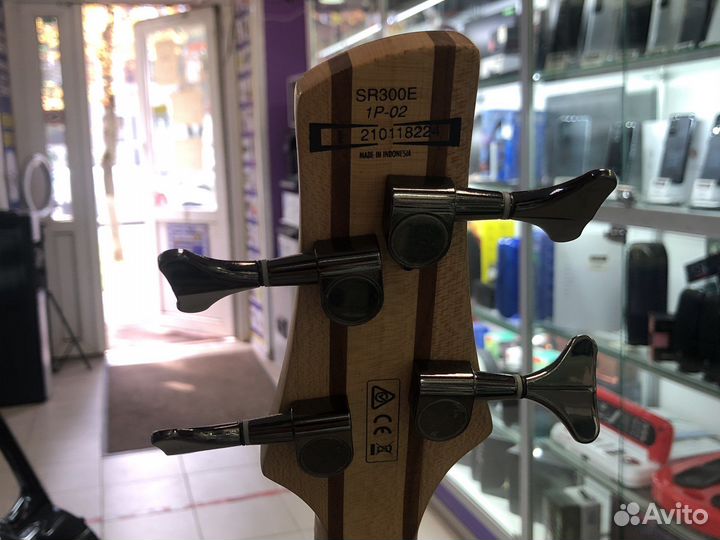 Бас гитара Ibanez SR 300 E