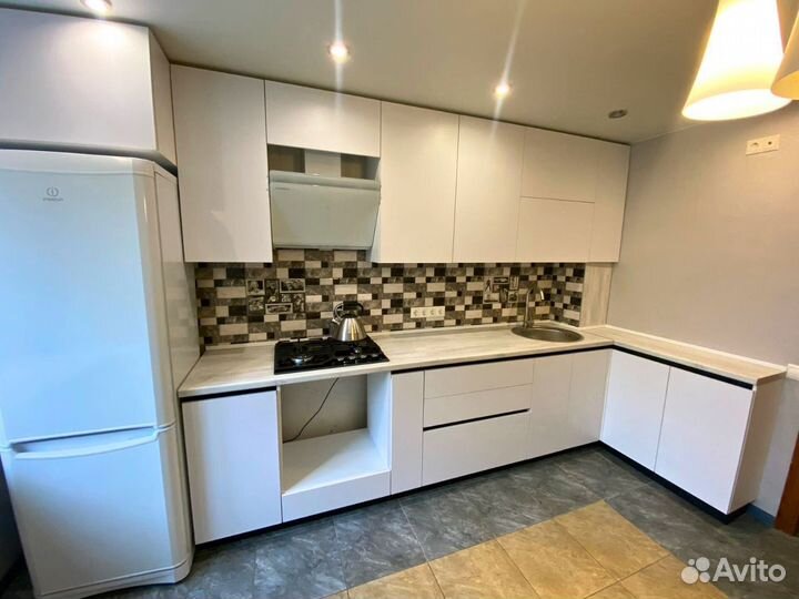 Белая кухня угловая на заказ