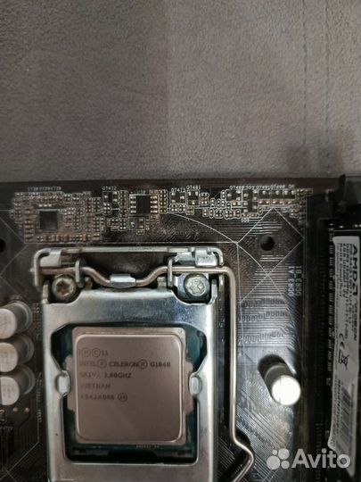 Материнская плата с процессором и памятью