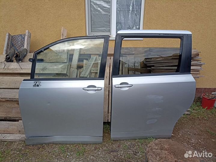 Двери на toyota noah 2007-2013