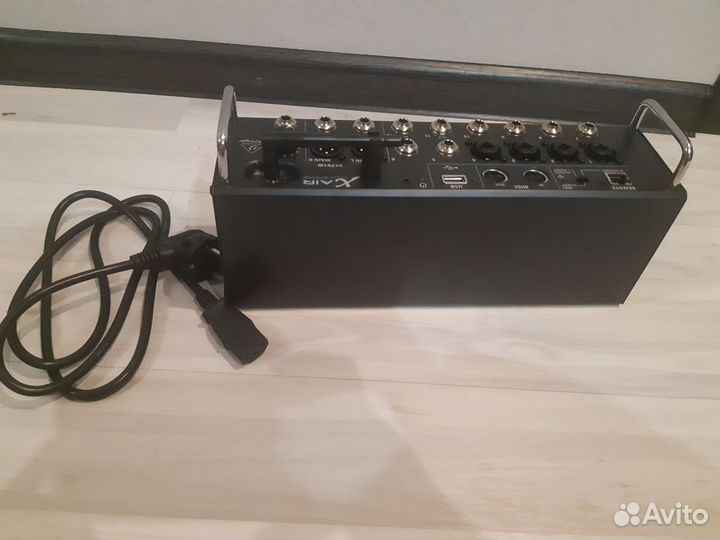 Цифровой микшер (микшерный пульт) behringer XR12
