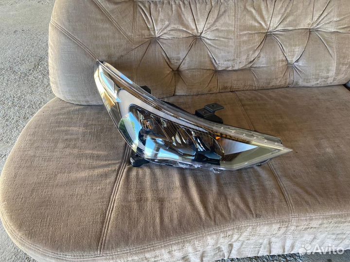 Hyundai салярис 2 Фара правая