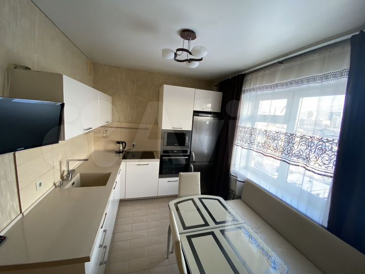 2-к. квартира, 57 м², 7/10 эт.