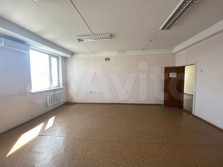 Офисные помещения: 10, 12, 16, 18, 35, 53, 125 м²