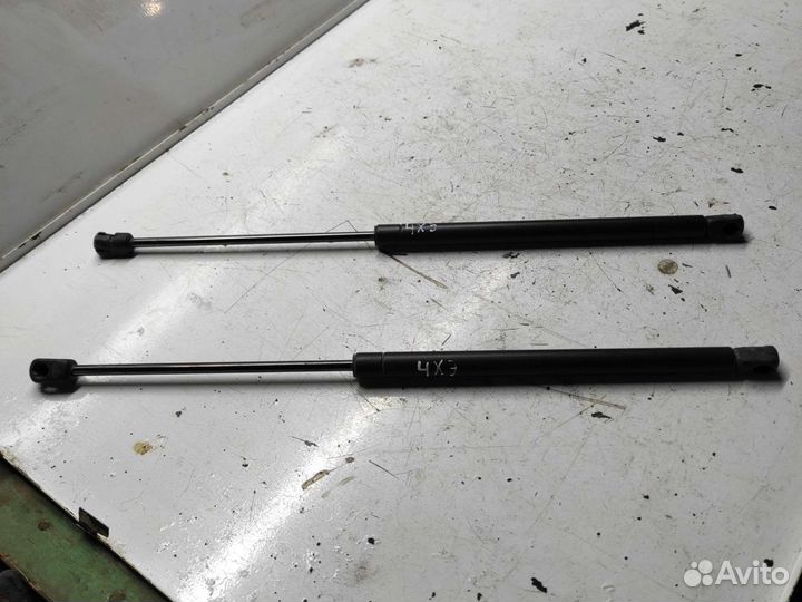 Упоры крышки багажника Hyundai Elantra III