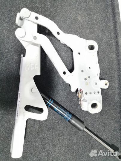 Петля капота BMW 4 F32/F33/GT F36 рест. 2018