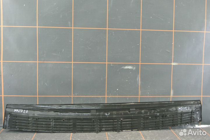 Накладка бампера заднего-Toyota Land Cruiser 200