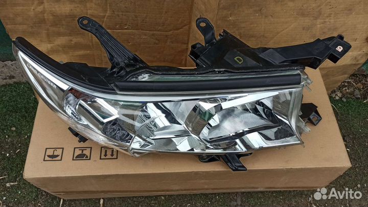 Фара правая Toyota Prado 150 с 2017г - Новая