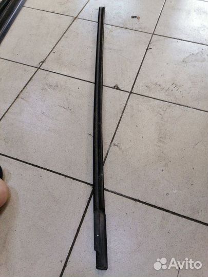 Бархотка внешняя на дверь передняя правая