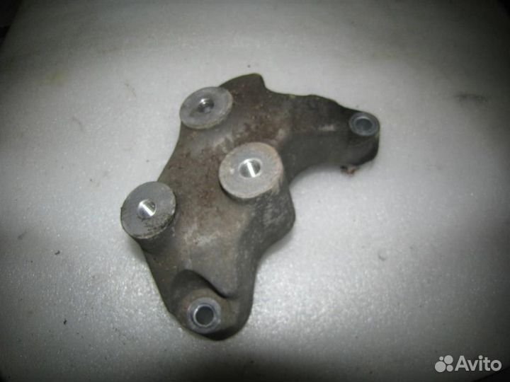 Кронштейн кпп левый Opel Astra J