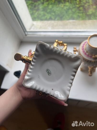 Фарфоровая посуда и фигурки гжель