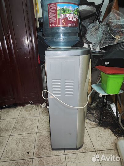 Куллер для воды напольный