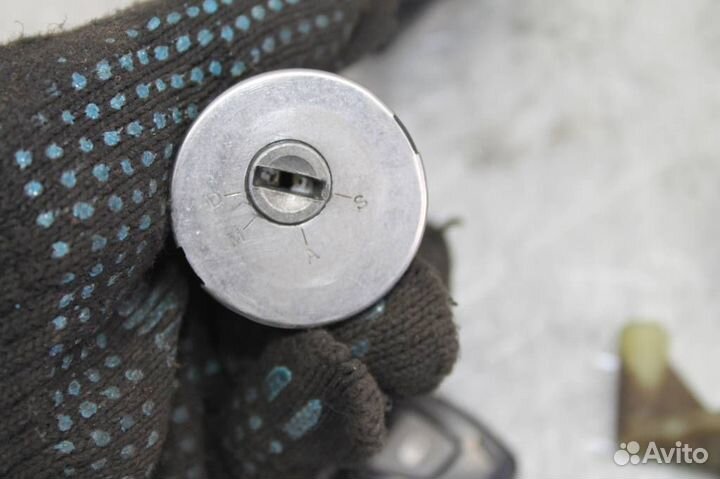 Замок зажигания с комлектом личинок Renault Sand