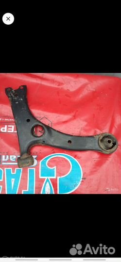 Рычаг подвески передний правый Тойота Королла
