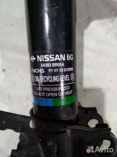 Амортизатор передний левый Nissan Qashqai j10