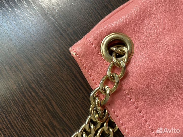 Сумка женска Bcbgeneration розовая на цепочке