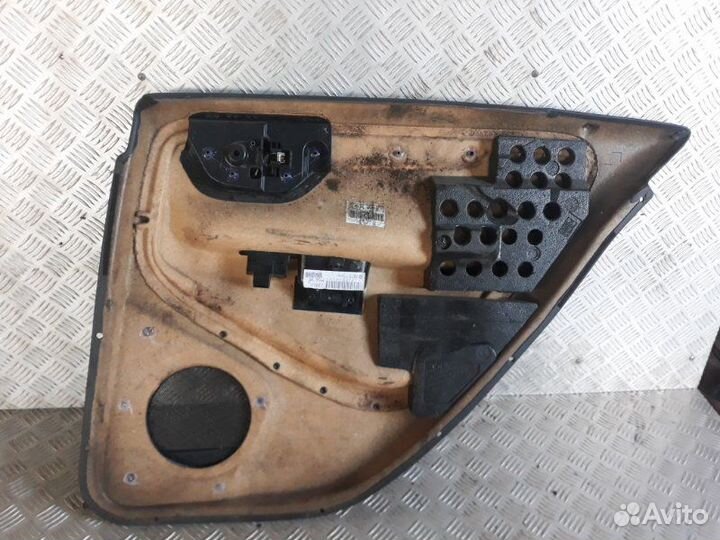 Обшивка двери задняя левая Volvo S60 RH 2.4 B 5244