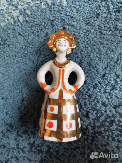 Статуэтка форфор 