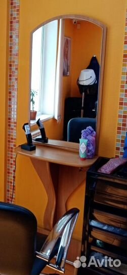 Зеркало с полкой в парикмахерскую