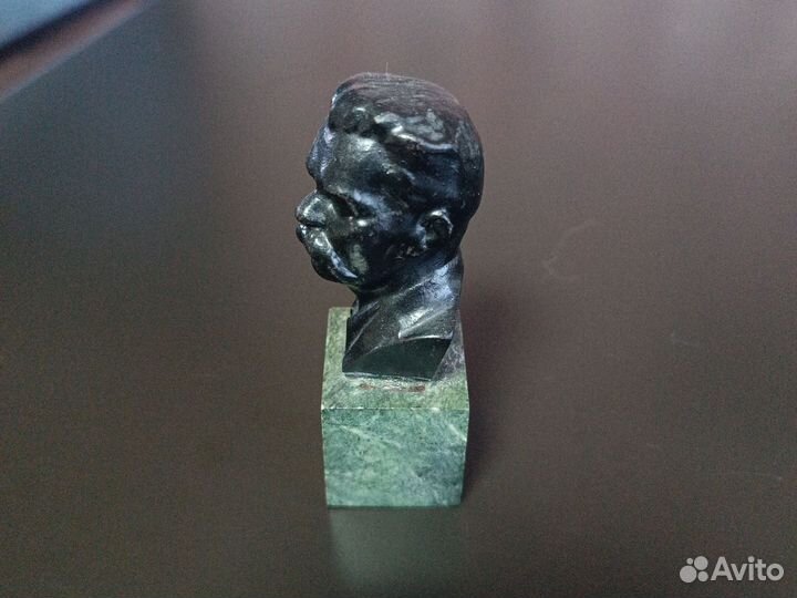 Бюст Горький