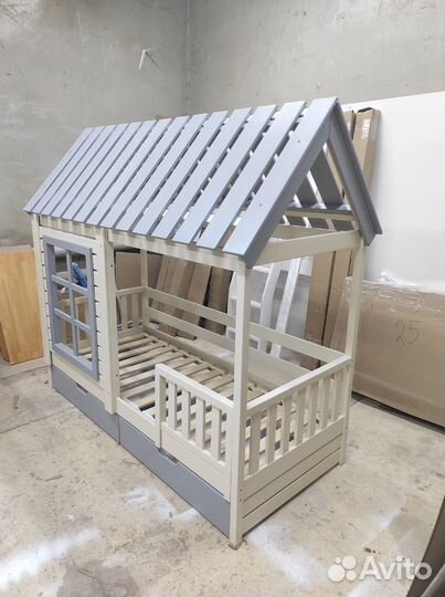 Кровать в виде домика