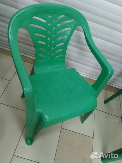 Стол и стулья