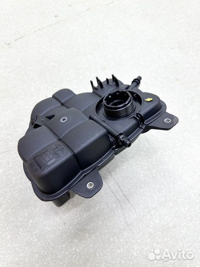 Расширительный бачок BMW M5 M8 17137889450