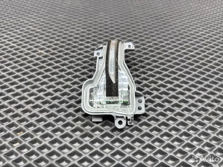 Повторитель в зеркало левый Honda Cr-V4 RM R20A9