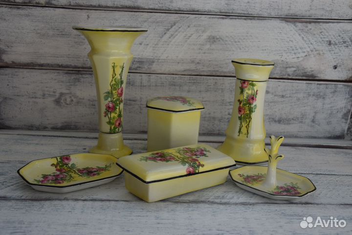 Винтажный фарфоровый набор для дамского столика