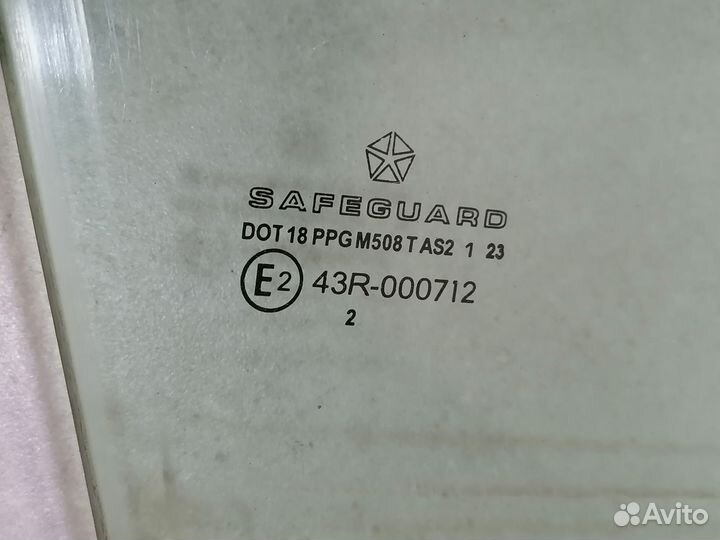 Стекло двери перед. правый Chrysler Concorde 1999