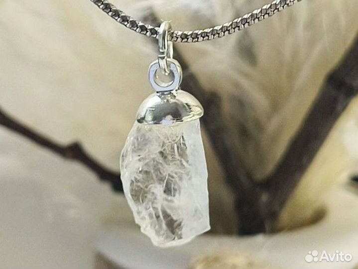 Кулон с натуральным прозрачным бериллом