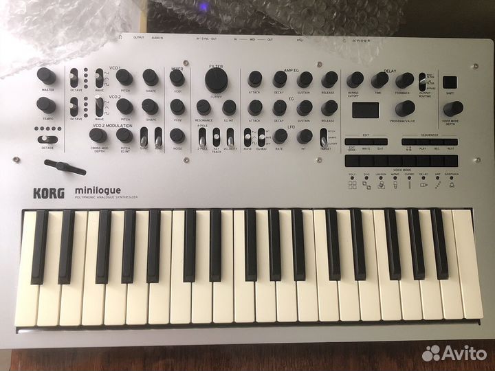 Аналоговый синтезатор Korg minilogue