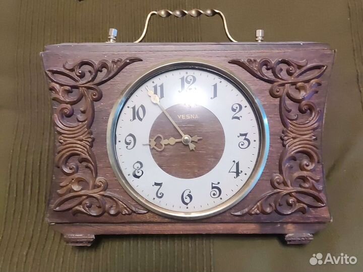 Часы настольные весна