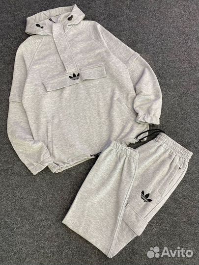 Спортивный костюм adidas