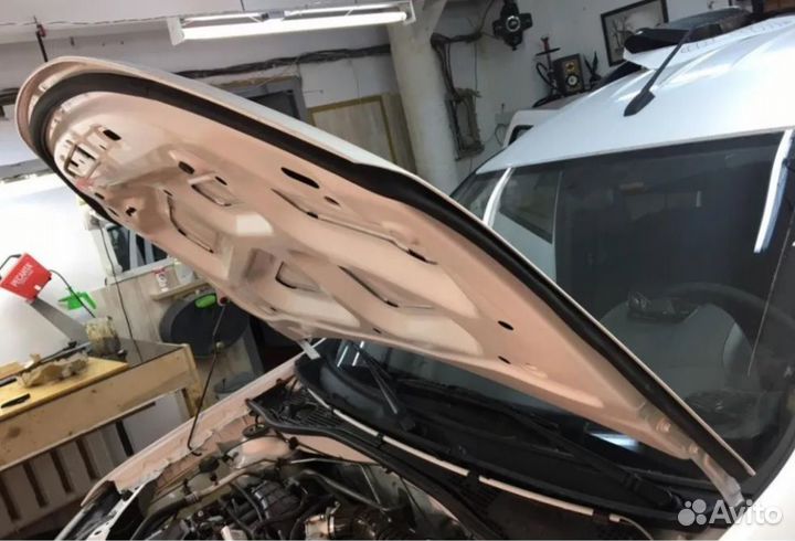 Уплотнитель капота D образный / универсальный, 4 м