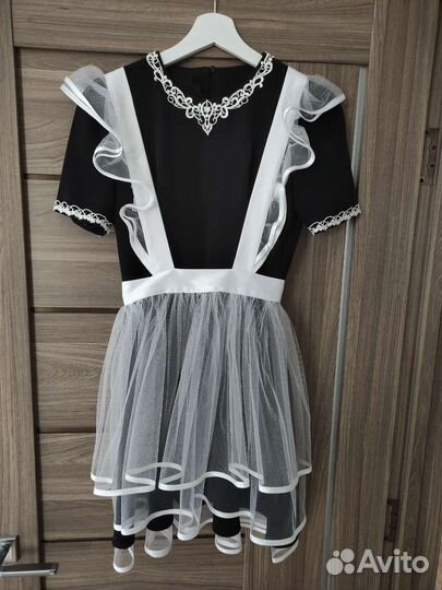 Белый школьный фартук и платье