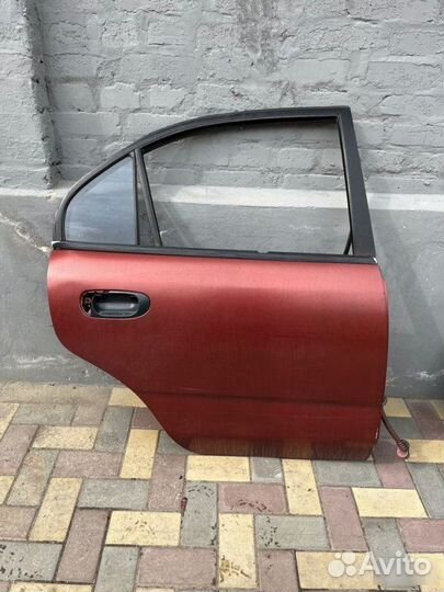 Дверь задняя правая Mitsubishi Carisma 1.6