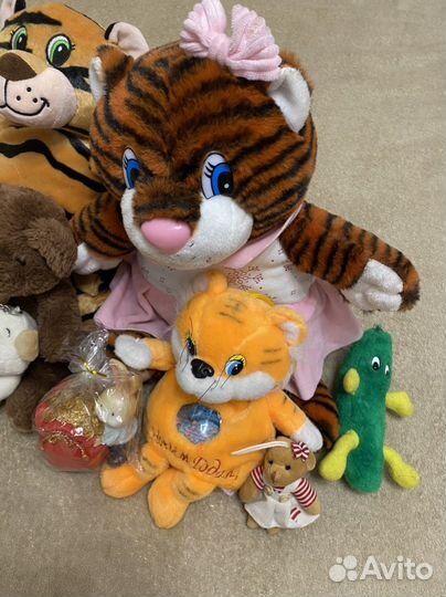 Мягкие игрушки машинка и тапочки сапожки