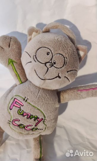 Плюшевый кот с двигающимися лапками