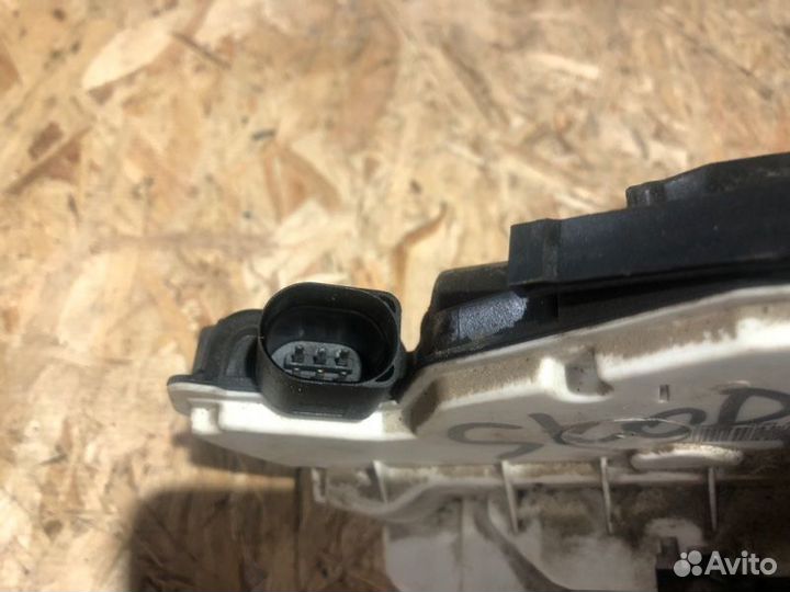 Замок двери задний правый Fabia Passat Tiguan