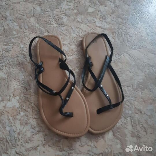Сандалии новые