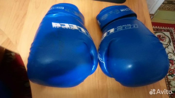 Борцовки и перчатки