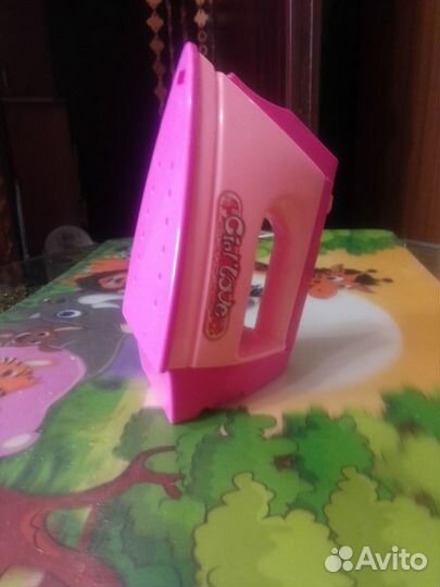 Игрушечный утюг