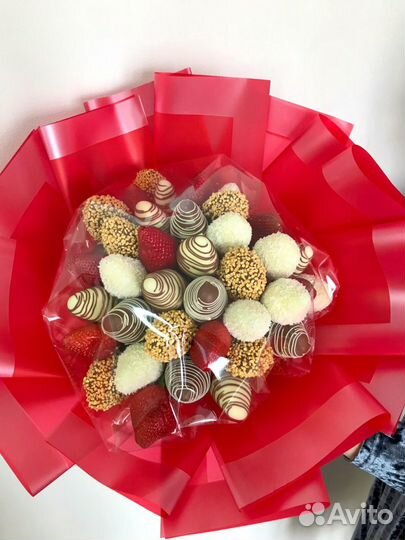 Съедобные букеты из клубники